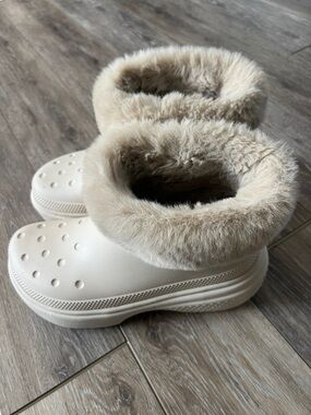 CROCS Fur-Lined Platform Ankle Clog Boots - Cream